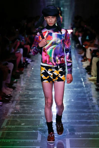 Look 32